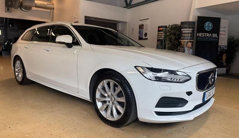Vit Begagnad 2018 Volvo V90 Momentum Kombi | 179 900 kr (Marknadspris) - Bild 1/4