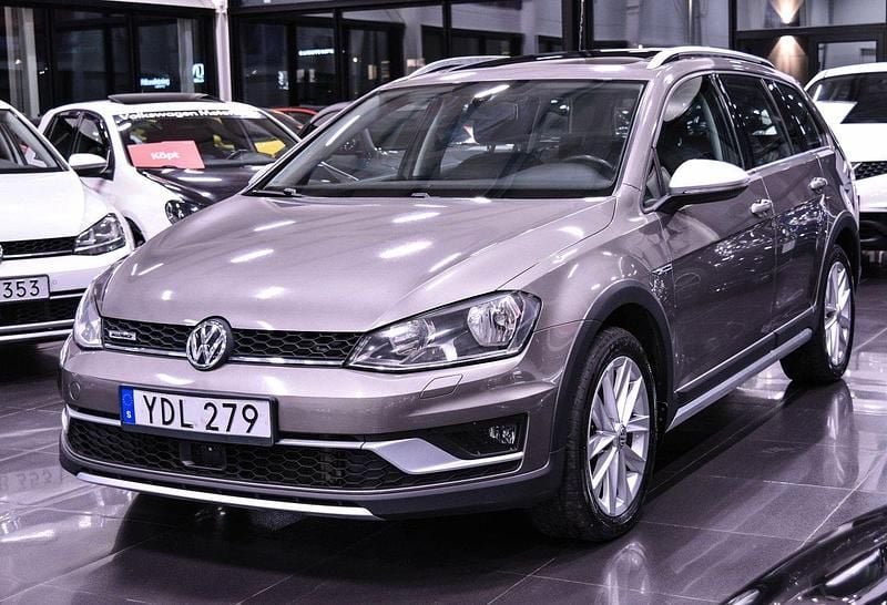 Grå Begagnad 2016 VW Golf Alltrack Kombi | 169 900 kr (Bra pris) - Bild 1/4