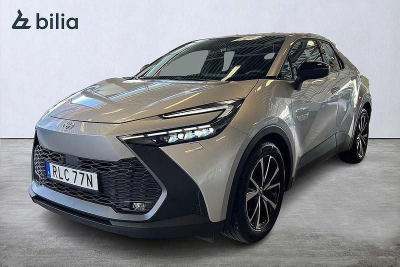 Silver Begagnad 2024 Toyota C-HR Style SUV | 349 900 kr (Marknadspris) - Bild 1/3