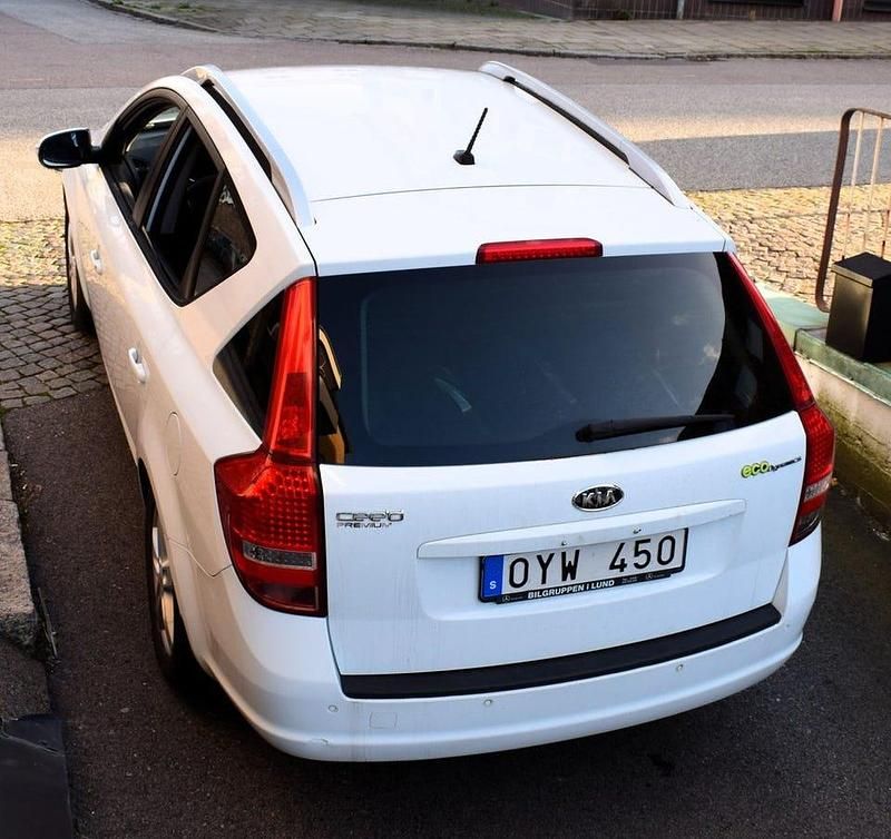 Begagnad Kia Ceed Sportswagon 128 HK (94 kW) 2012 Vit Kombi