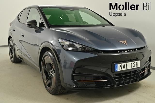 Tavascan blue metallic Begagnad 2024 Cupra Tavascan VZ3 SUV | 519 000 kr (Marknadspris) - Bild 1/4