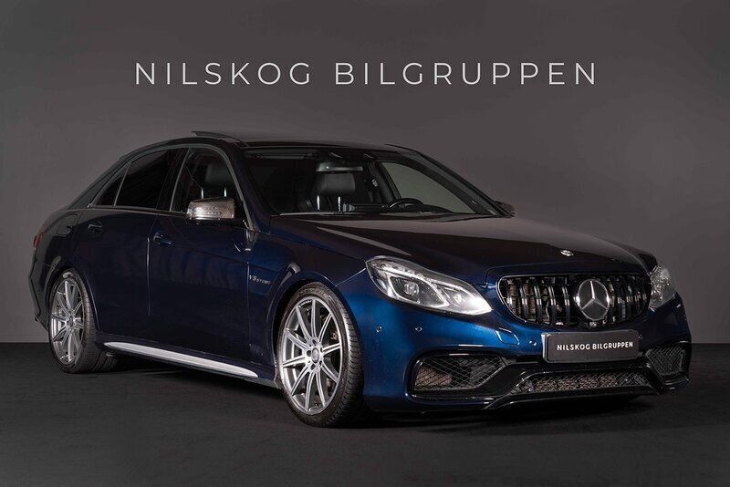 Mörkblå Begagnad 2013 Mercedes E63 AMG AMG Sedan | 429 900 kr (Marknadspris) - Bild 1/4