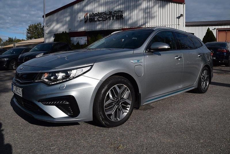 Grå Begagnad 2019 Kia Optima Hybrid Plus Sedan | 219 900 kr (Marknadspris) - Bild 1/4