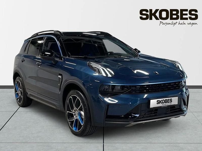 Blå Begagnad 2023 Lynk & Co 01 SUV | 315 100 kr (Marknadspris) - Bild 1/3