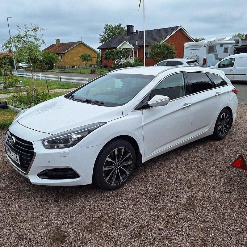 Vit Begagnad 2016 Hyundai i40 Kombi | 94 500 kr (Marknadspris) - Bild 1/4