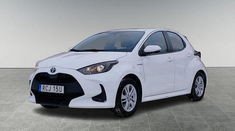 Begagnad Toyota Yaris Hybrid Active 117 HK (86 kW) 2021 Vit Halvkombi