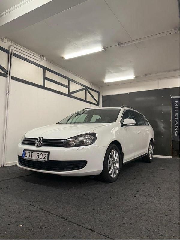 Vit Begagnad 2011 VW Golf VI Kombi | 59 900 kr (Marknadspris) - Bild 1/4