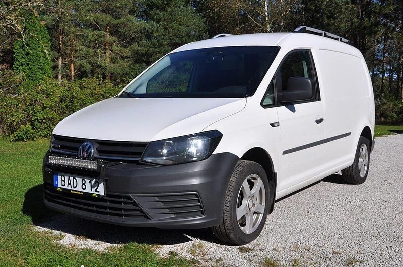 Vit Begagnad 2016 VW Caddy Maxi Minibuss | 149 900 kr (Marknadspris) - Bild 1/4