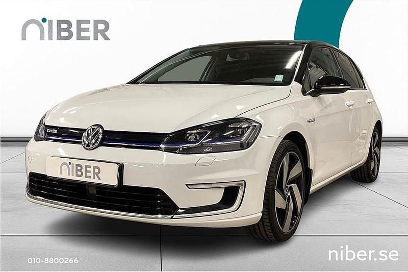 Vit Begagnad 2018 VW e-Golf Comfortline Halvkombi | 159 900 kr (Marknadspris) - Bild 1/4