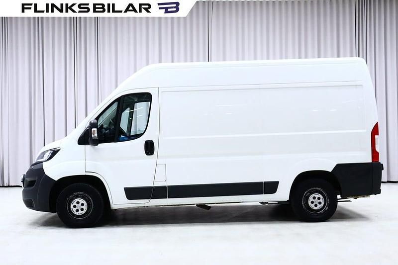 Vit Begagnad 2018 Peugeot Boxer Van | 148 750 kr (Marknadspris) - Bild 1/4