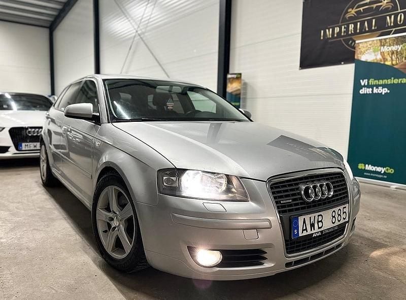 Begagnad Audi A3 Sportback Comfort 200 HK (147 kW) 2006 Silver Halvkombi