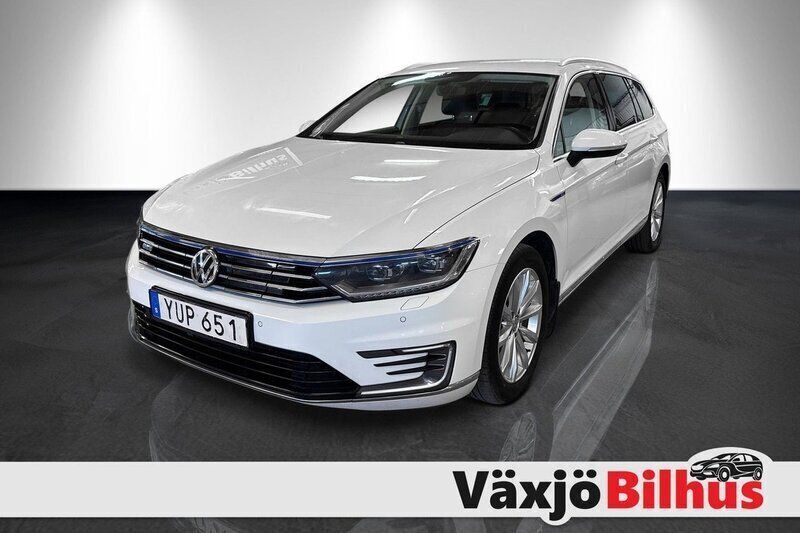 Vit Begagnad 2017 VW Passat GTE Kombi | 119 900 kr - Bild 1/4