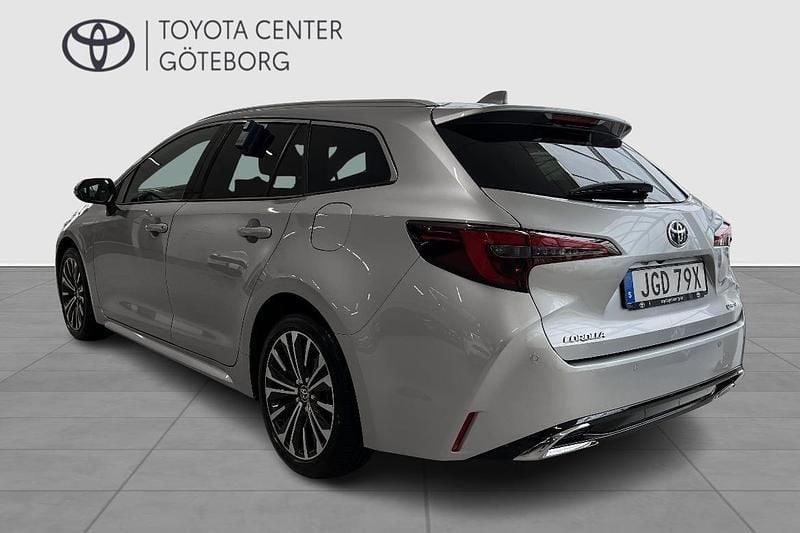 Begagnad Toyota Corolla Style 141 HK (103 kW) 2024 Silver Kombi