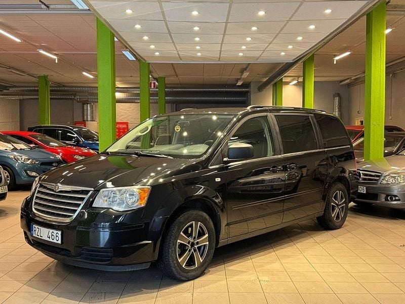 Svart Begagnad 2010 Chrysler Grand Voyager Minibuss | 59 900 kr (Marknadspris) - Bild 1/4