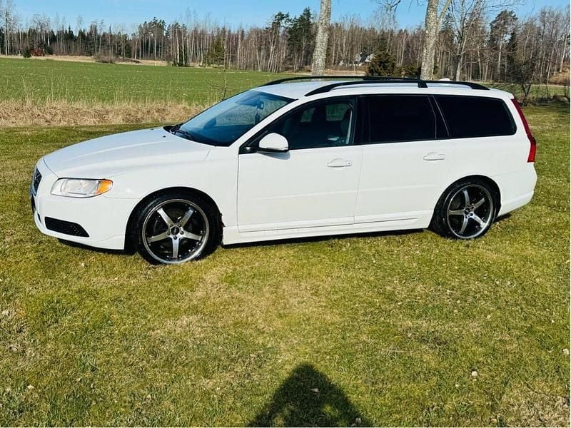 Vit Begagnad 2012 Volvo V70 Drive Kinetic Kombi | 52 000 kr - Bild 1/4
