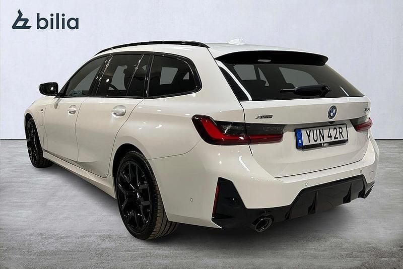 Begagnad BMW 330e M Sport 184 HK (135 kW) 2025 Vit Kombi