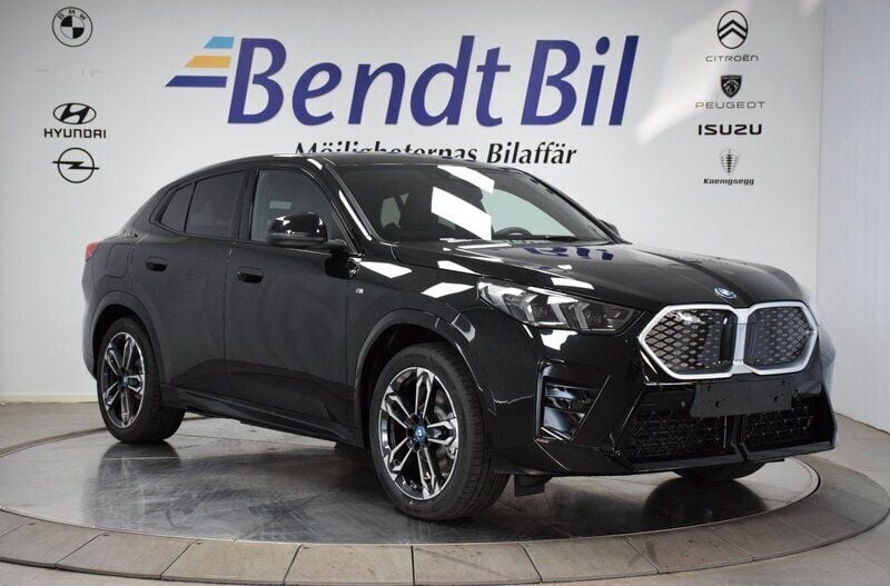 Storm bay metallic Ny 2024 BMW iX2 M Sport SUV | 594 500 kr (Bra pris) - Bild 1/3