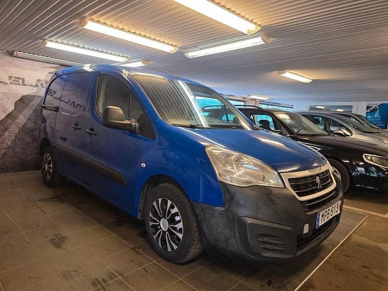 Blå Begagnad 2016 Peugeot Partner Minibuss | 64 900 kr (Marknadspris) - Bild 1/4