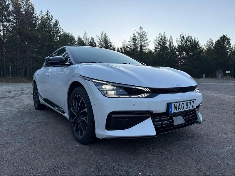Vit Begagnad 2023 Kia EV6 4 SUV | 478 000 kr - Bild 1/4