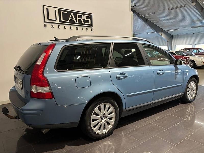Begagnad Volvo V50 Momentum 220 HK (161 kW) 2005 Blå Kombi