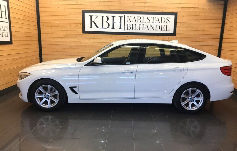 Vit Begagnad 2015 BMW 320 Gran Turismo Halvkombi | 94 900 kr (Dyr) - Bild 1/4