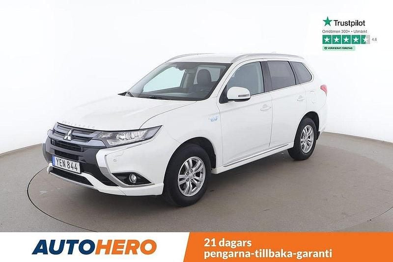 Vit Begagnad 2016 Mitsubishi Outlander P-HEV SUV | 178 000 kr (Marknadspris) - Bild 1/4