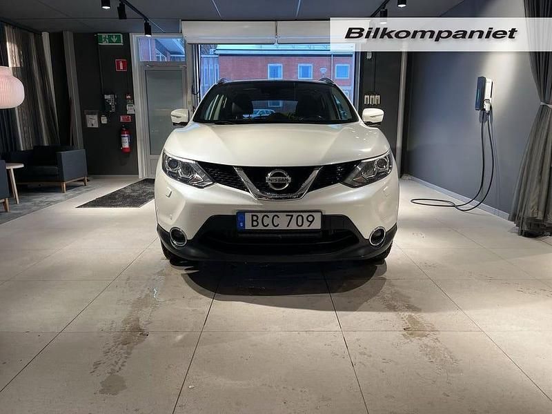Vit Begagnad 2014 Nissan Qashqai Tekna SUV | 139 000 kr (Lite dyr) - Bild 1/3
