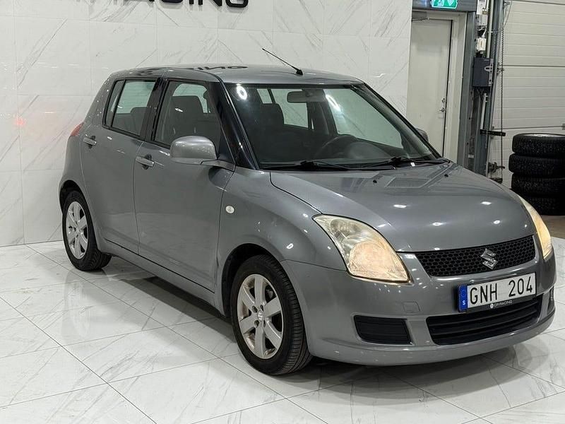Begagnad Suzuki Swift 92 HK (67 kW) 2007 Silver Halvkombi