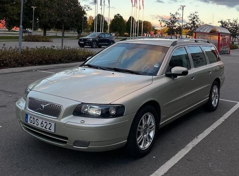 Brun Begagnad 2007 Volvo V70 Momentum Kombi | 44 900 kr (Lite dyr) - Bild 1/4