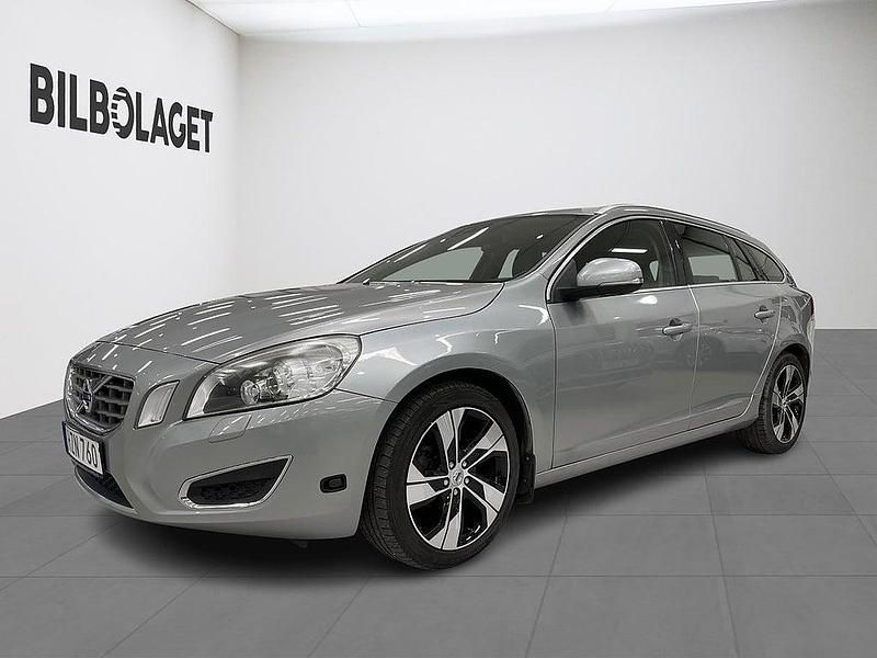 Silver Begagnad 2011 Volvo V60 Summum Kombi | 99 800 kr (Marknadspris) - Bild 1/4