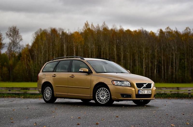 Begagnad 2009 Volvo V50 Momentum Kombi | 22 000 kr (Marknadspris) - Bild 1/4