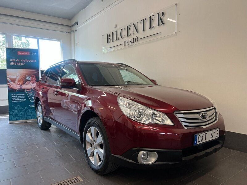 Röd Begagnad 2010 Subaru Outback SUV | 79 900 kr (Marknadspris) - Bild 1/4