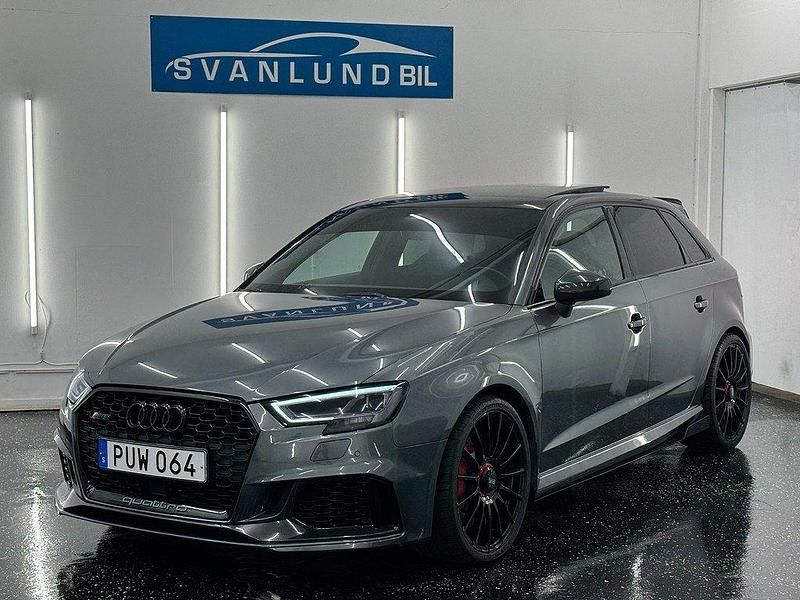 Grå Begagnad 2018 Audi RS3 Sportback Design Halvkombi | 469 800 kr - Bild 1/4