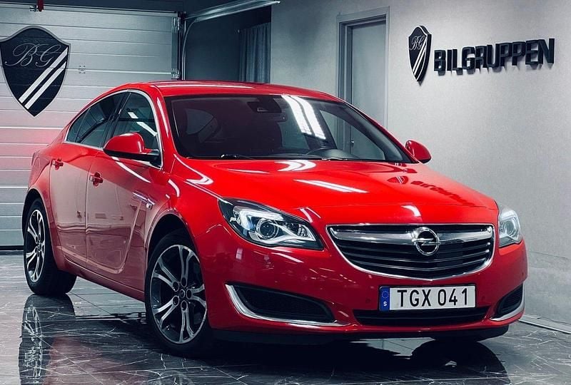Röd Begagnad 2015 Opel Insignia Halvkombi | 109 000 kr (Lite dyr) - Bild 1/4