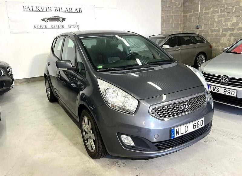 Begagnad Kia Venga Comfort 90 HK (66 kW) 2011 Grå Halvkombi