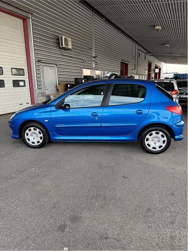 Blå Begagnad 2005 Peugeot 206 Halvkombi | 17 999 kr (Bra pris) - Bild 1/4