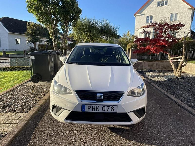 Vit Begagnad 2018 Seat Ibiza Style Halvkombi | 86 000 kr (Marknadspris) - Bild 1/4