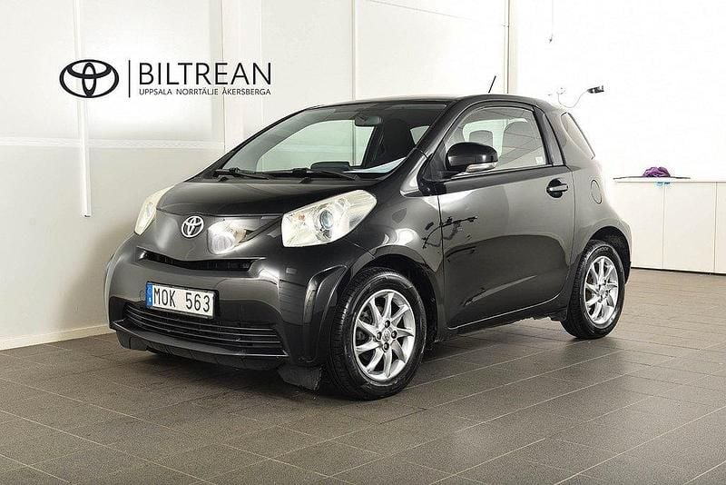 Svart Begagnad 2009 Toyota iQ Halvkombi | 29 900 kr (Marknadspris) - Bild 1/4