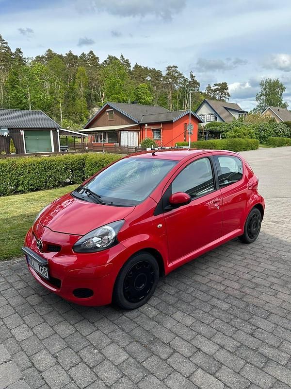 Begagnad 2010 Toyota Aygo Halvkombi | 39 000 kr (Marknadspris) - Bild 1/4