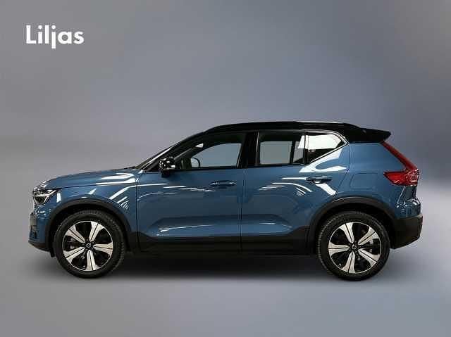 Begagnad Volvo XC40 Core 175 kW (238 HK) 2022 Blå SUV