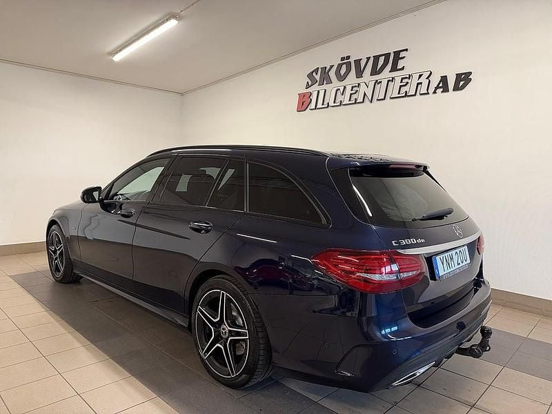 Begagnad Mercedes C300e AMG 306 HK (225 kW) 2021 Mörkblå Kombi