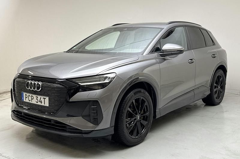 Grå Begagnad 2023 Audi Q4 e-tron Advanced SUV | 299 000 kr (Bra pris) - Bild 1/4