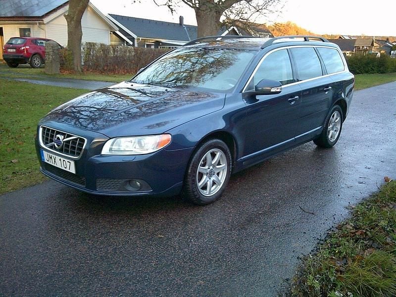 Blå Begagnad 2010 Volvo V70 Momentum Kombi | 64 800 kr (Superpris) - Bild 1/4