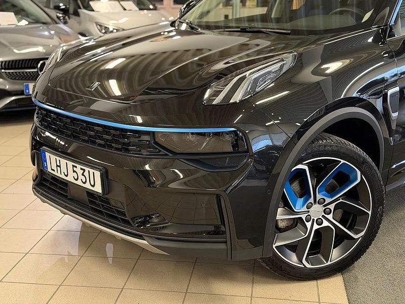 Begagnad Lynk & Co 01 261 HK (191 kW) 2021 Svart SUV