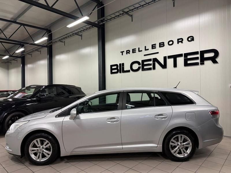 Begagnad Toyota Avensis Business Edition 147 HK (108 kW) 2011 Silver Kombi