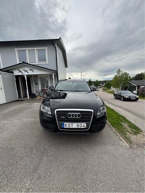 Svart Begagnad 2010 Audi Q5 SUV | 75 000 kr (Lite dyr) - Bild 1/3