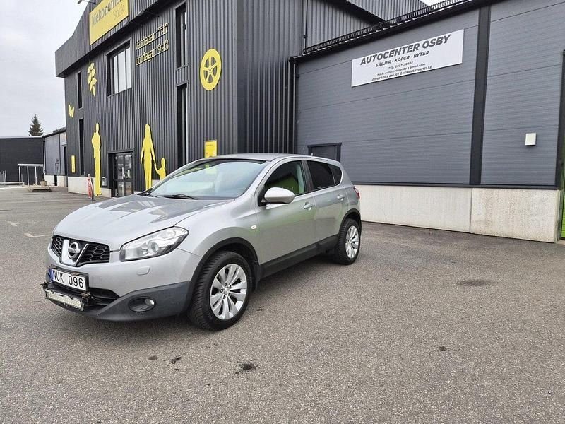 Silver Begagnad 2012 Nissan Qashqai SUV | 42 900 kr (Marknadspris) - Bild 1/4