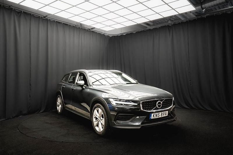 Begagnad Volvo V60 CC 190 HK (139 kW) 2020 Grå Kombi