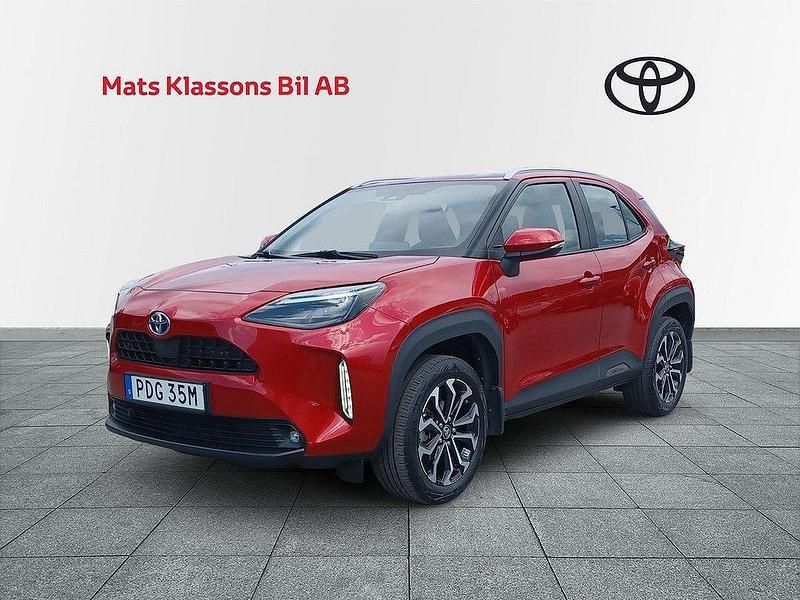 Röd Begagnad 2022 Toyota Yaris Cross SUV | 269 000 kr (Marknadspris) - Bild 1/4