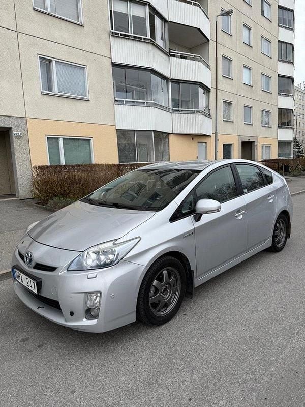 Silver Begagnad 2009 Toyota Prius Halvkombi | 74 000 kr (Marknadspris) - Bild 1/4